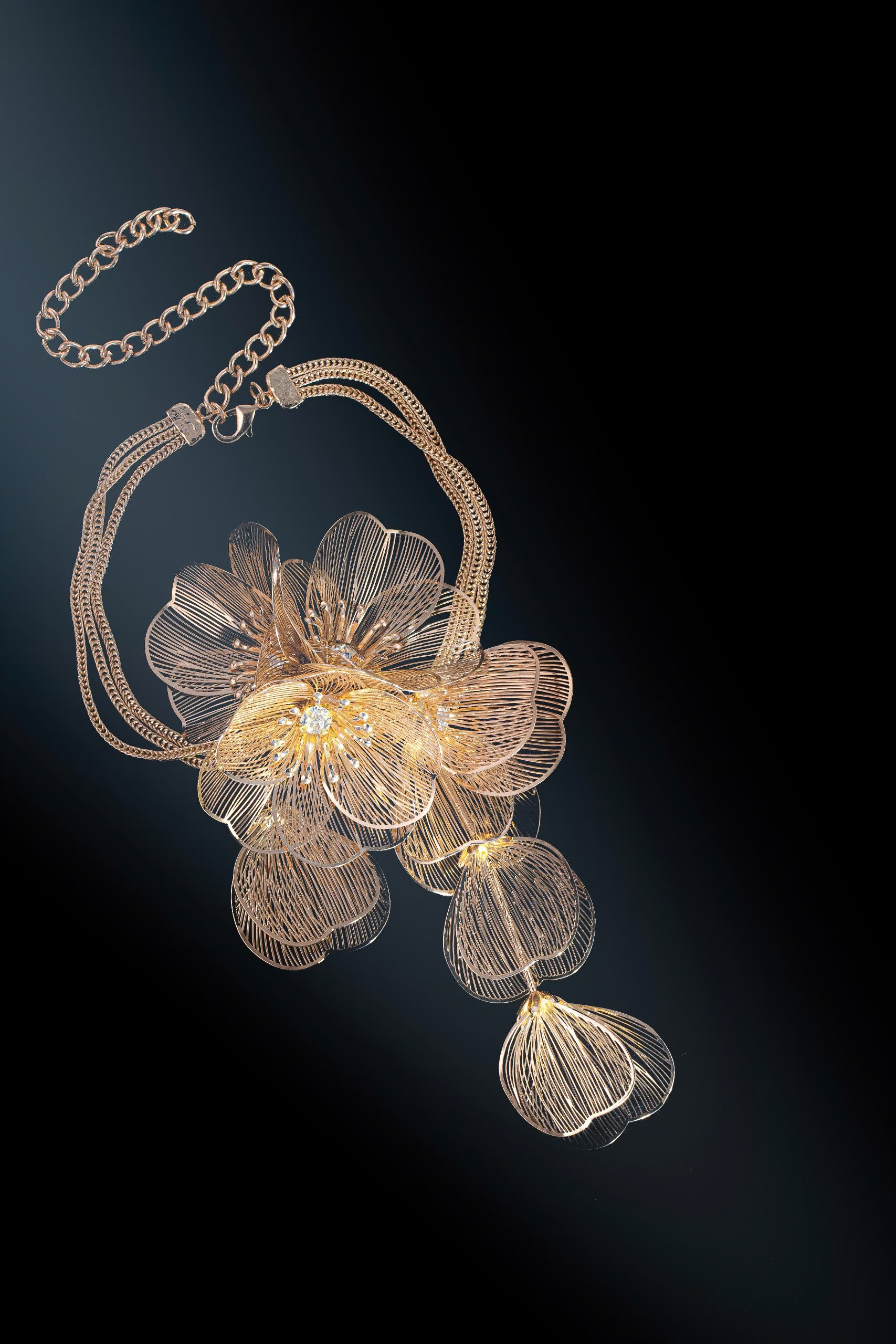  Floral Pendant Necklace 